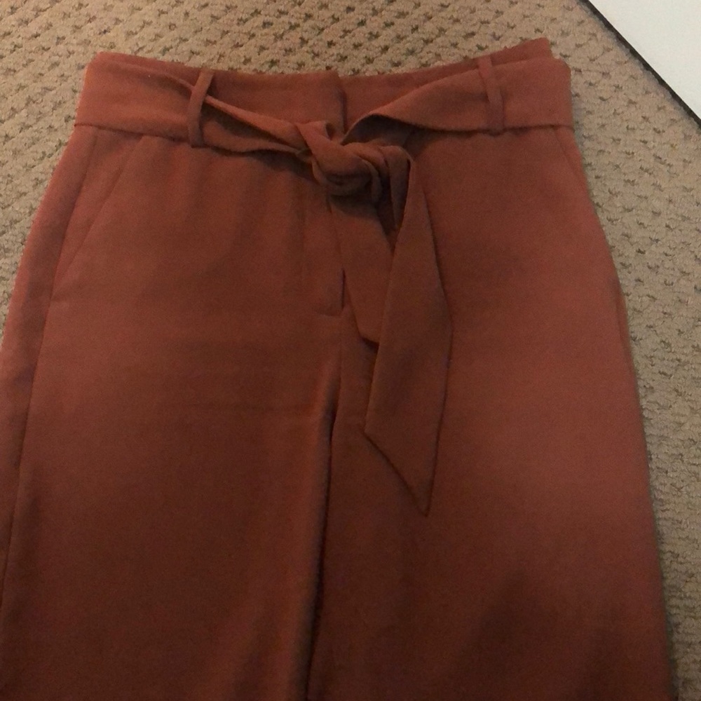 RW&Co women’s polyester ankle pants size 6, tie waist.